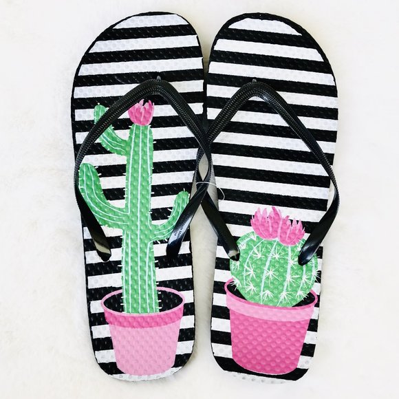 Shoes - 🍍5/$25🍍 Catus Flip Flop Sandals 9/10